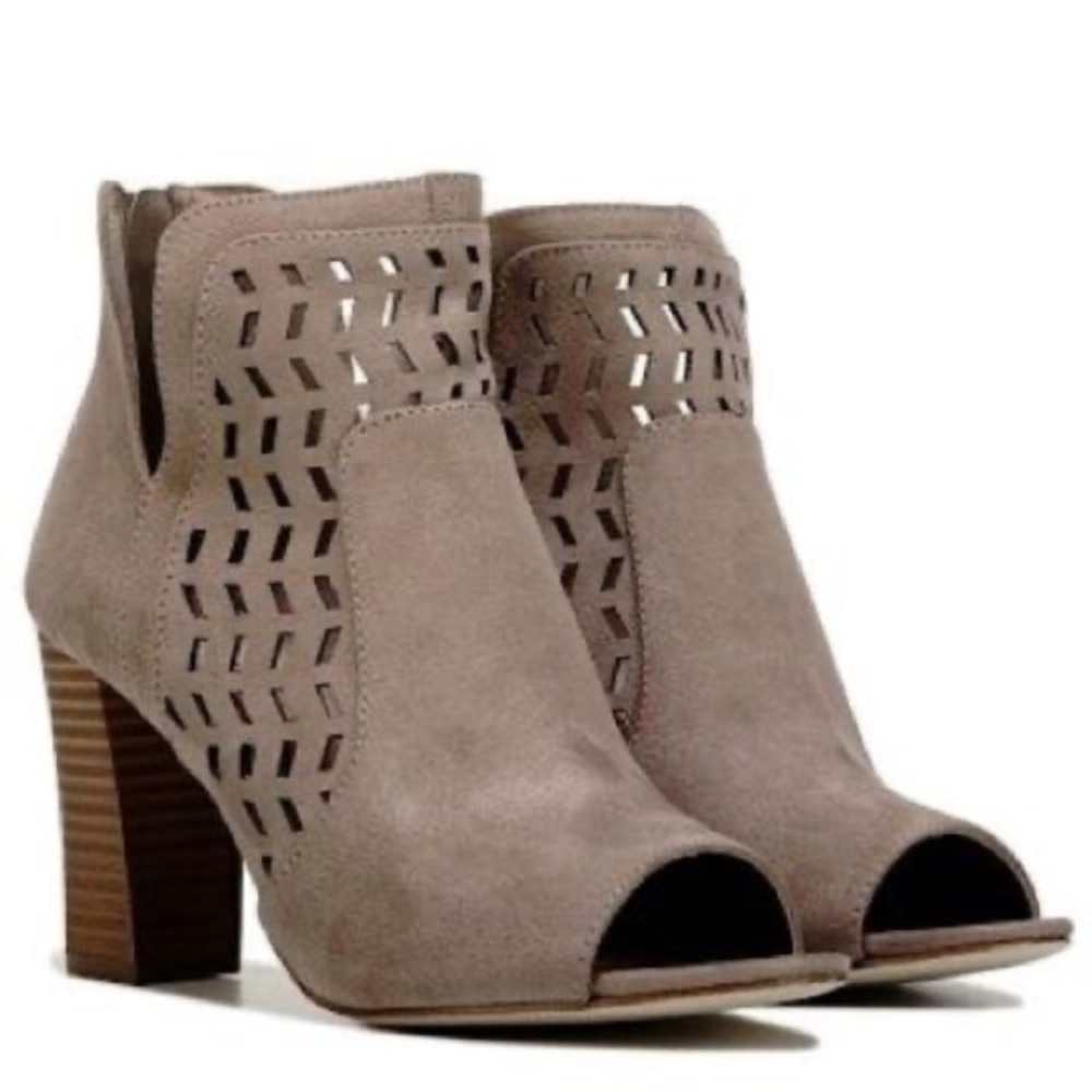 Madden Girl Block Chunky Heels Size 8 Slip On Cut Out Faux Suede
